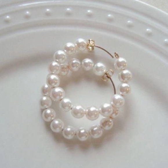 LAST SET SALE Oh Dear Pearl Hoop Earrings - Picture 2 of 3